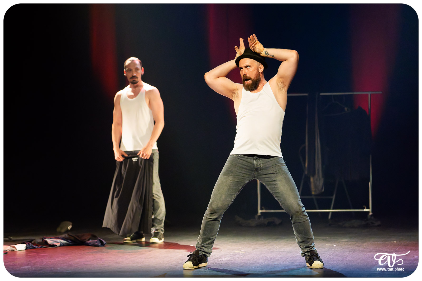 THE SHOW (LES TRIDICULOUS)